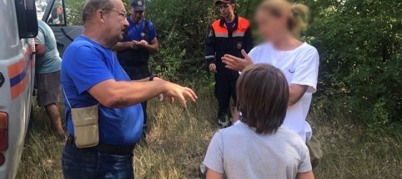 В крымских горах спасли женщину с ребенком и упавшего туриста, на море - четверых "унесенных ветром" [фото]