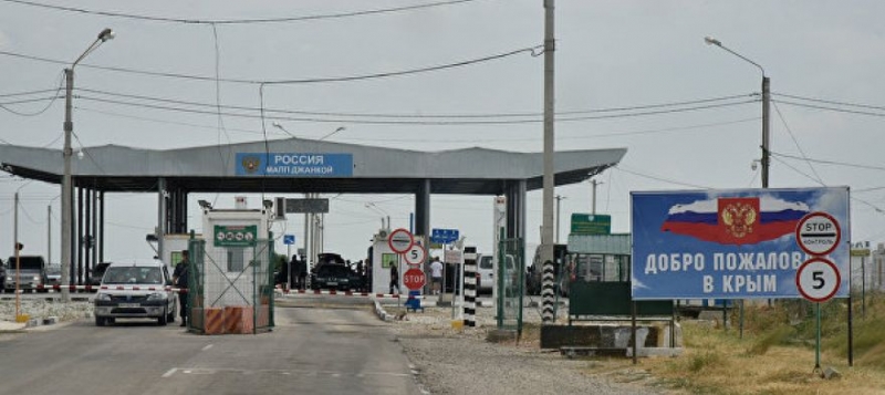 Украина закрывает пункты пропуска на границе с Крымом