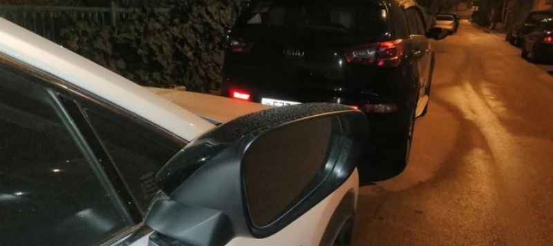 Пьяный "гость" Севастополя ломал зеркала на элитных автомобилях