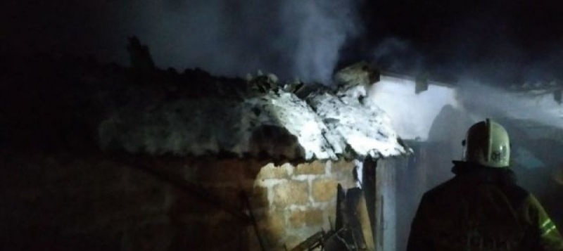 В крымском селе сгорел гараж вместе с автомобилем