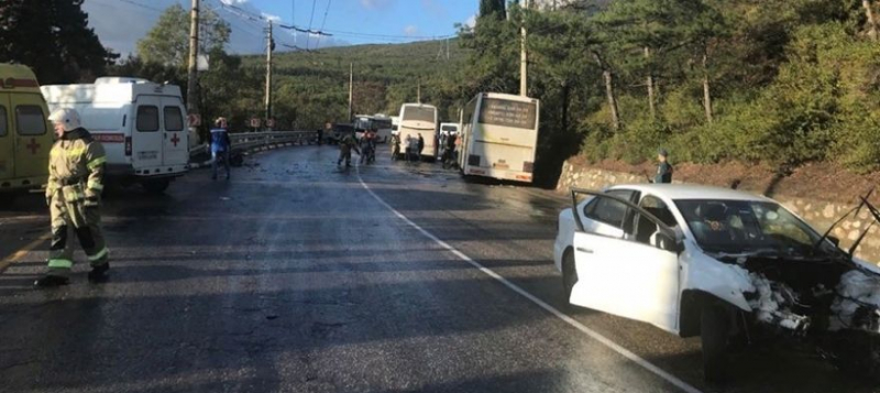Два человека погибли и двое пострадали при ДТП с автобусом в Крыму
