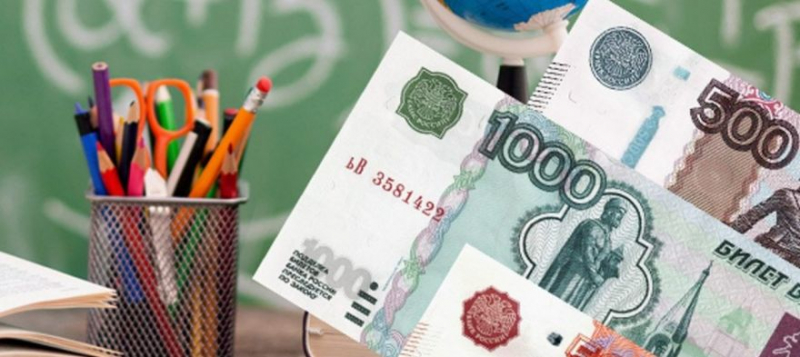 Севастопольцам напомнили о "школьных" выплатах до 1 ноября