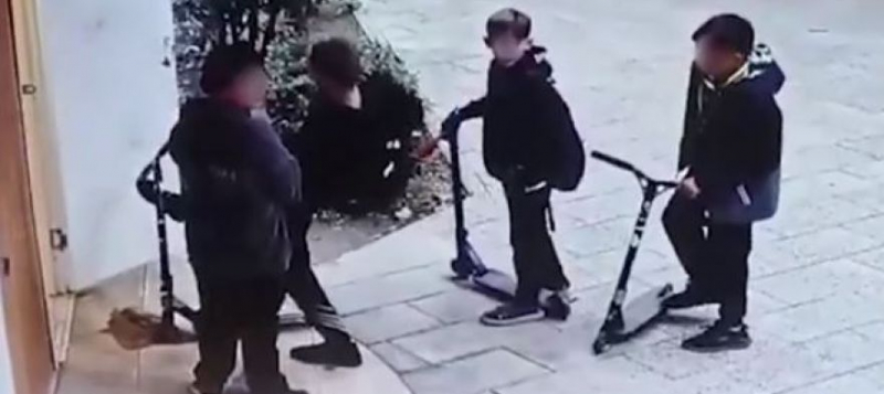 Крымский школьник разгромил петардой общественный туалет [видео]
