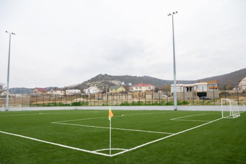 Стадион с футбольным полем открылся после реконструкции в Инкермане