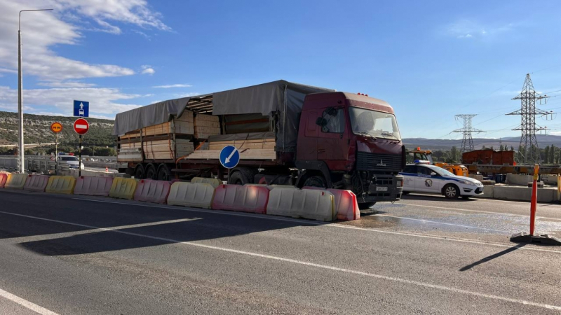 В Севастополе в массовом ДТП с грузовиками погиб человек