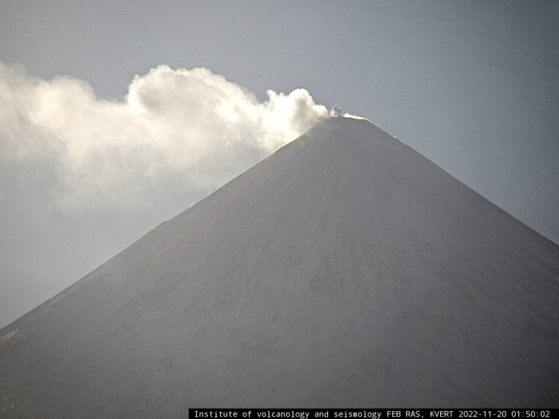 СМИ извергают фейки: активность камчатских вулканов иллюстрируют кадрами с Гавайев