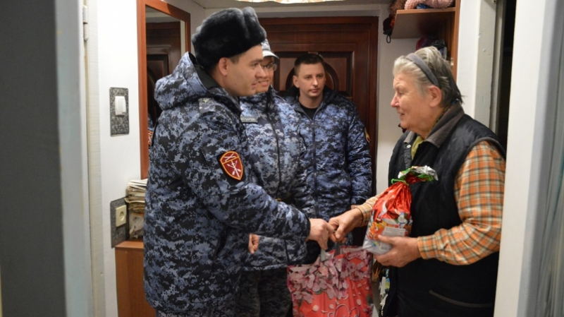 Вдову защитника Ленинграда навестили в Крыму в день 80-летия прорыва блокады