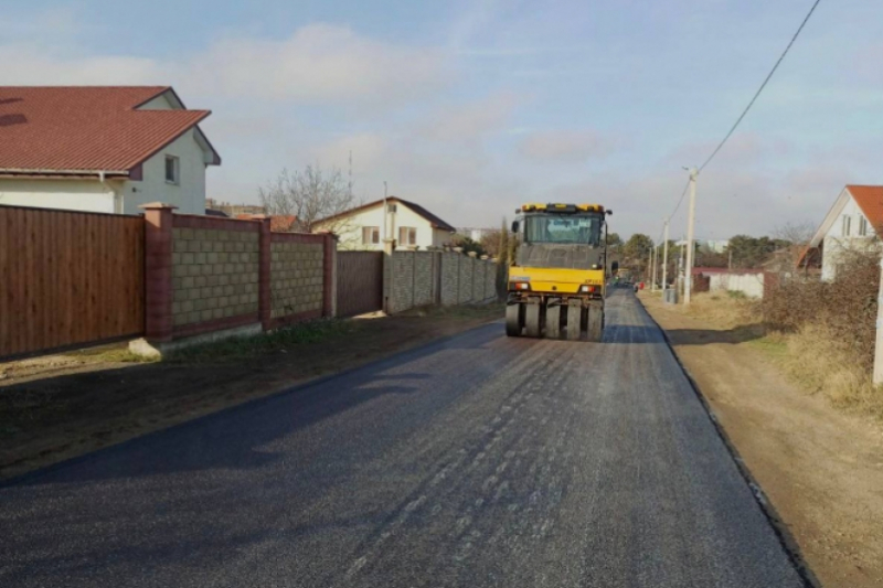 Дорогу к строящемуся госпиталю ремонтируют в Севастополе по нацпроекту