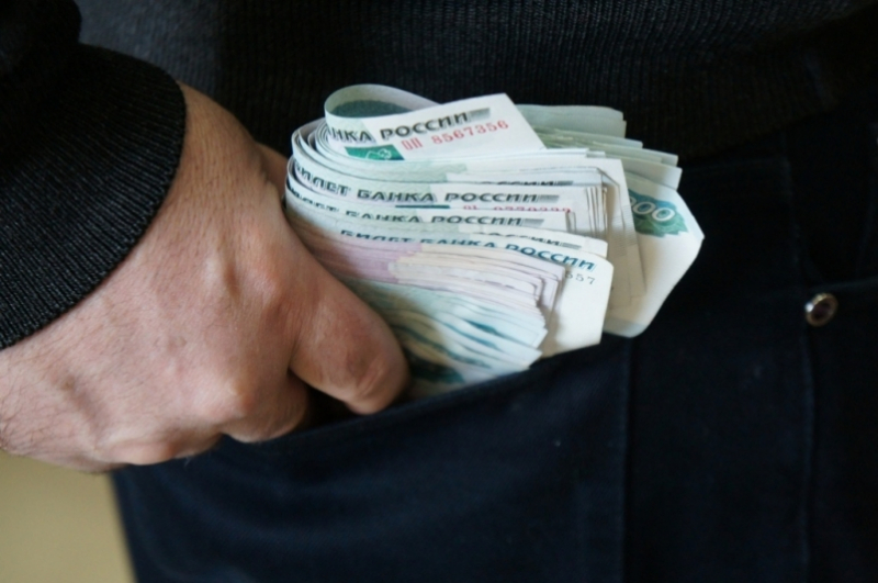 От 3 до 5 тыс. рублей добавят к зарплатам работающих россиян уже в январе