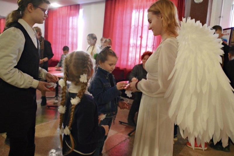 Фигурки ангелов-хранителей для участников СВО сделали дети из Орлиного