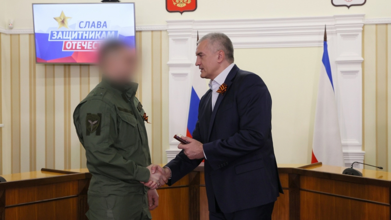 Сергей Аксёнов наградил мужчин Крыма и поздравил с Днем защитника Отечества