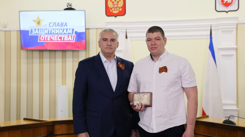 Сергей Аксёнов наградил мужчин Крыма и поздравил с Днем защитника Отечества