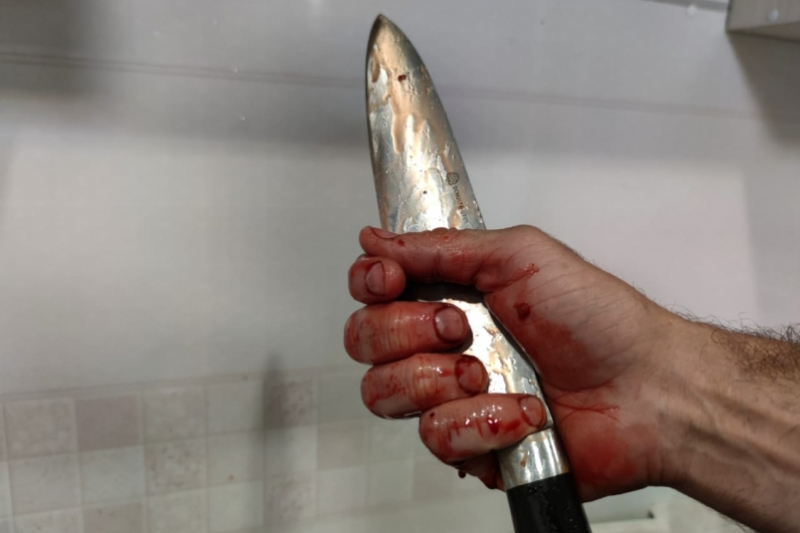 Вонзивший нож в шею посетителю бара житель Крыма отправится на 8 лет в тюрьму