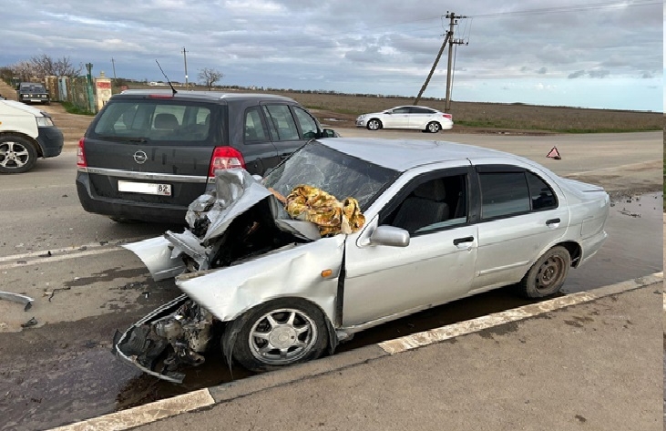 Подробности жуткой аварии на дороге Славянское-Евпатория выясняют сотрудники ГИБДД