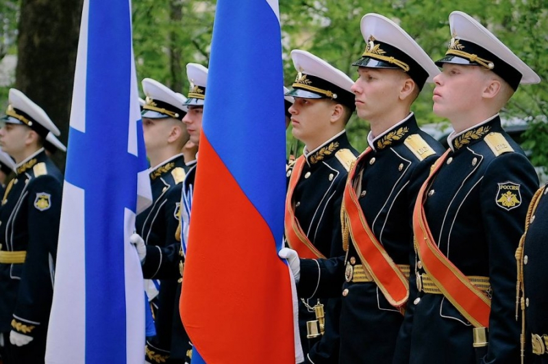 Парад у домов ветеранов провели в Севастополе