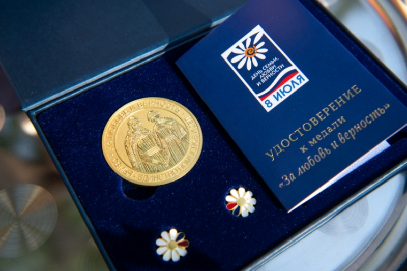 Семьи Севастополя могут получить медаль "За любовь и верность"