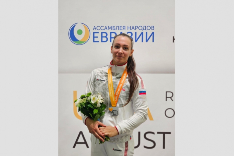Крымчанка завоевала серебро на Международных играх по армрестлингу