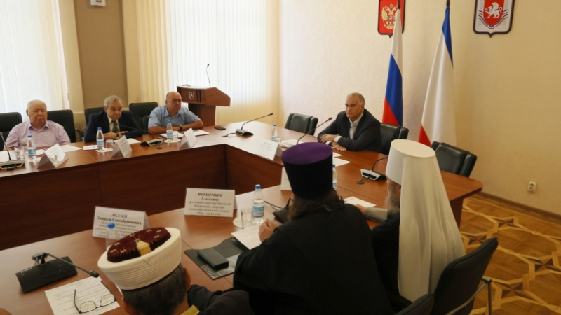 Сергей Аксенов провел заседание Совета по межнациональным и межконфессиональным отношениям