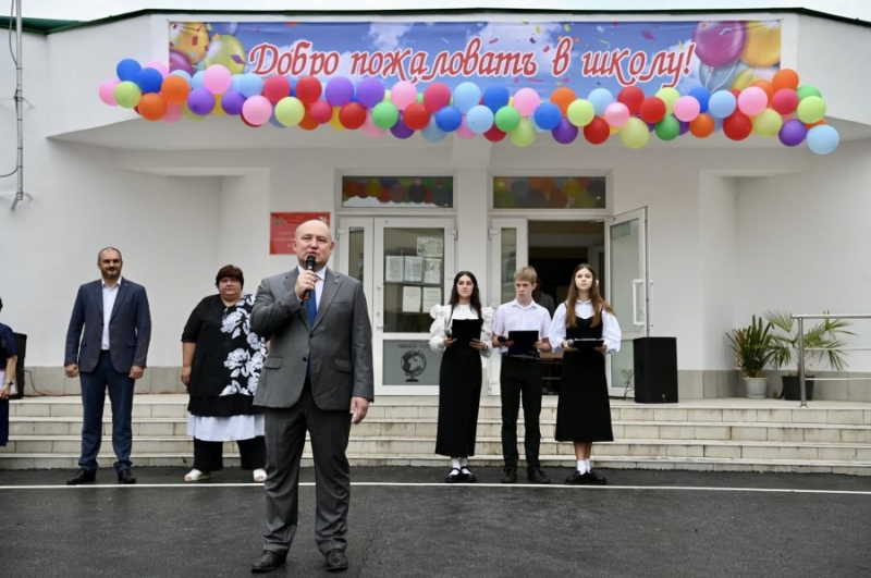 Михаил Развожаев поздравил учеников школы №12 с Днём знаний в Инкермане