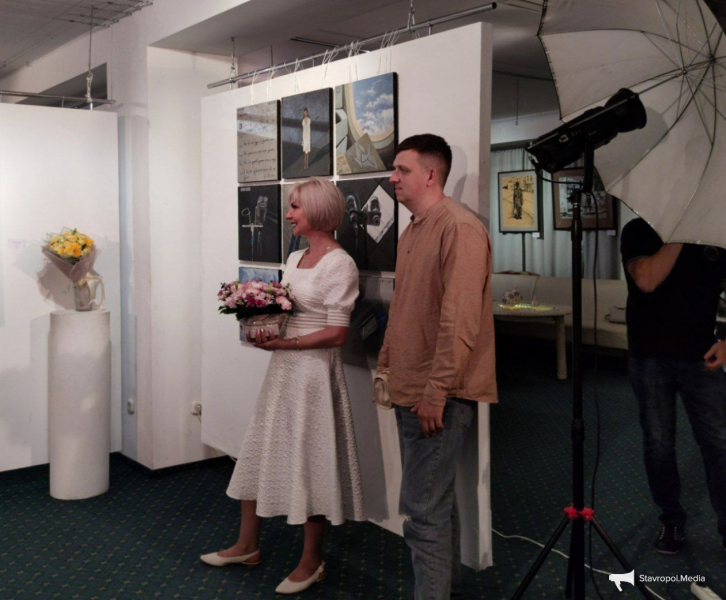 Не точка, а многоточие: открылась выставка Александры Тарасовой