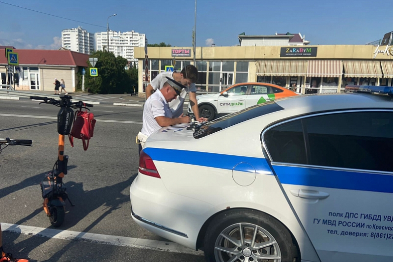 Самокатчиков-нарушителей штрафуют на улицах в Сочи