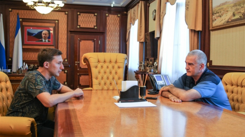Сергей Аксёнов встретился с чемпионом мира по шахматам Сергеем Карякиным