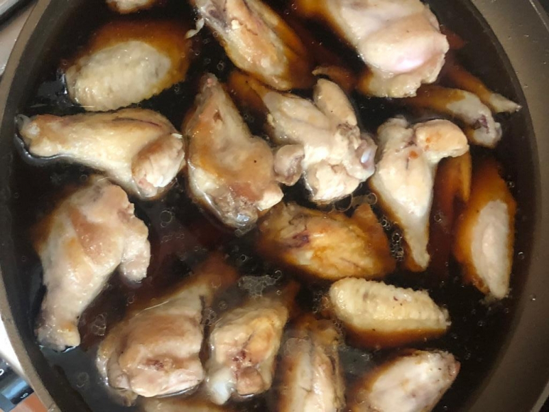 Куриные крылышки в медово-соевом соусе: улетное блюдо для быстрого ужина