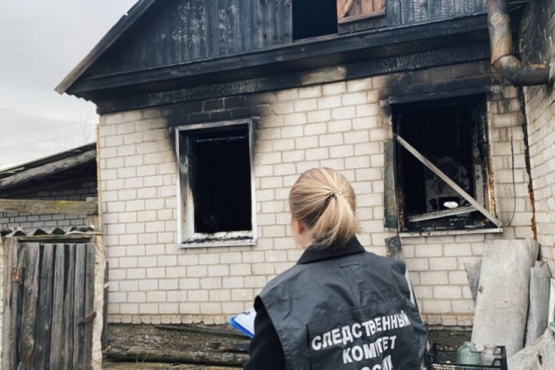 Мать с двумя детьми погибли при пожаре в частном доме