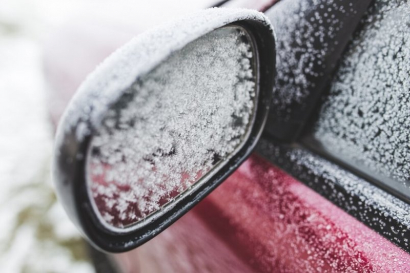 Стекла в авто больше не будут потеть: 3 гарантированных способа убрать конденсат зимой