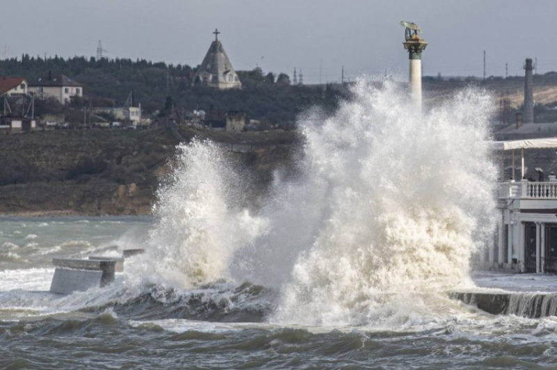 Власти Севастополя оценили ущерб от урагана