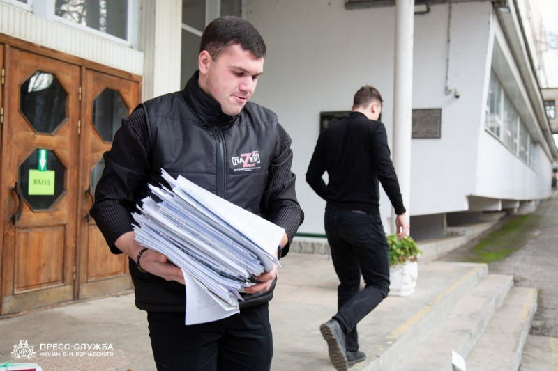 Более 5 тонн макулатуры для помощи участникам СВО собрали студенты Крымского университета
