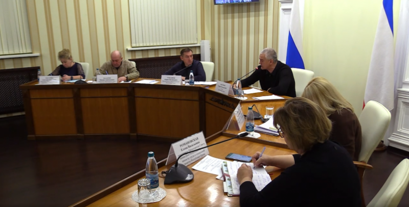 О дорогах, на которых не провели грейдирование, призвал сообщать крымчан Аксёнов