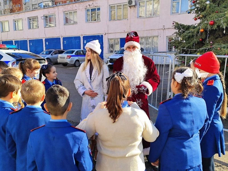 Всероссийская акция "Полицейский Дед Мороз" прошла в Симферополе