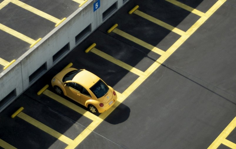 Автовладельцы ликуют: в Госдуме хотят упростить оформление машино-мест в собственность
