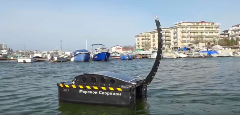 Беспилотник-скорпион для уборки мусора на воде тестируют в Севастополе