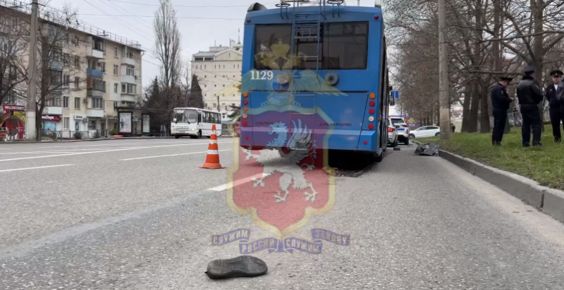 27-летний пешеход скончался под колёсами троллейбуса в Севастополе