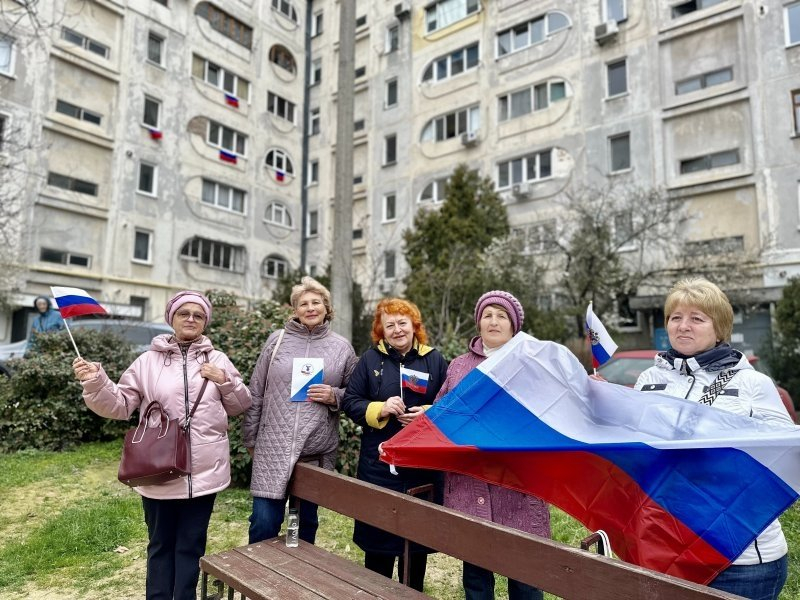Акция "Наш флаг" стартовала в Севастополе