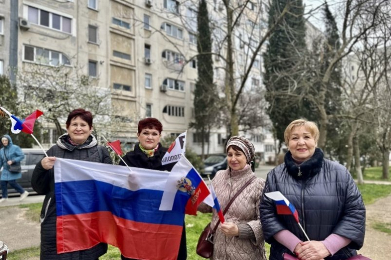 Акция "Наш флаг" стартовала в Севастополе