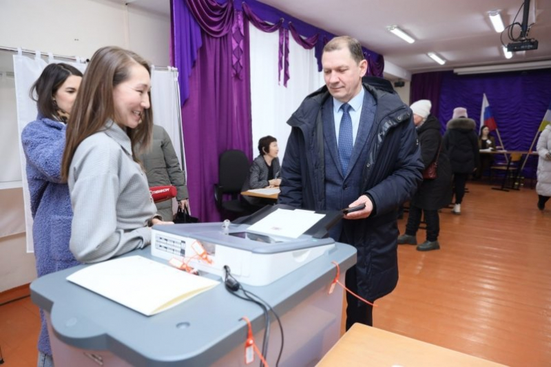 Мэр Улан-Удэ проголосовал на выборах президента России