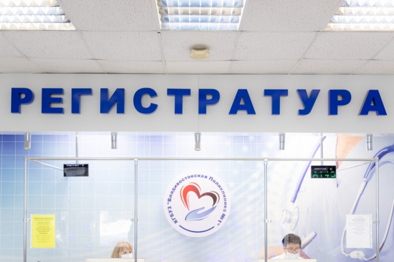 Михаил Развожаев поручил исследовать трещину на фасаде поликлиники в Севастополе