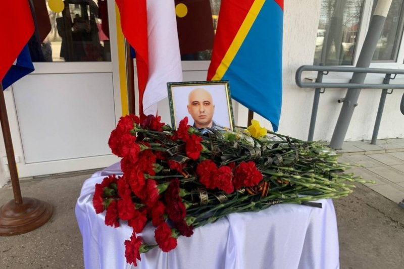 Памятную доску погибшему бойцу СВО установили в Ровновской школе в Крыму