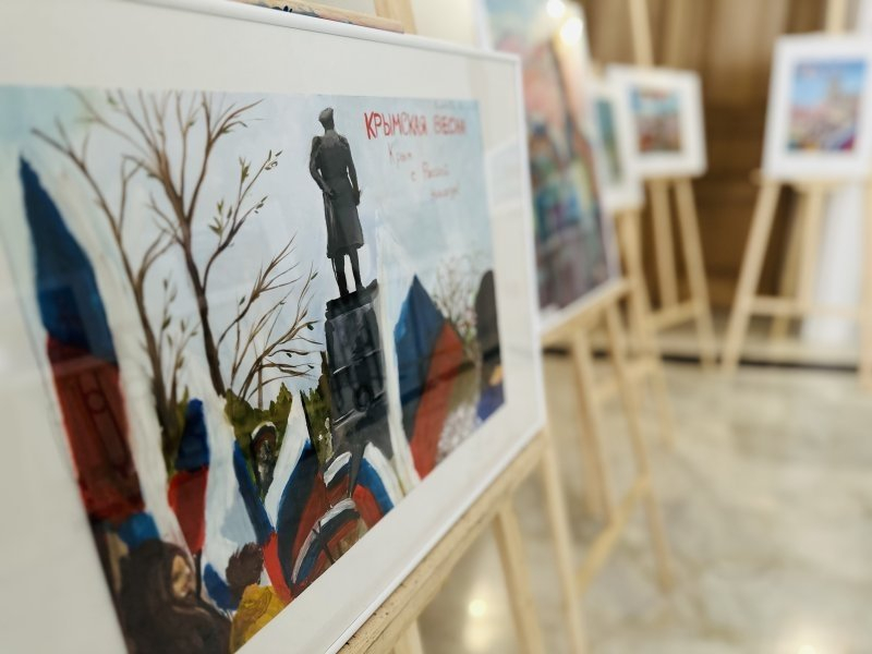 Выставка картин к 10-летию Русской весны открылась в Севастополе