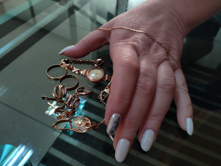 Золотые украшения под видом проведения обряда украла жительница Крыма