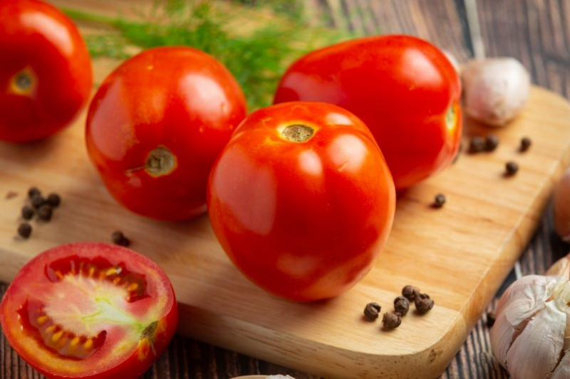 Смешайте 10 ложек с водой и помидоры не будут болеть до конца года